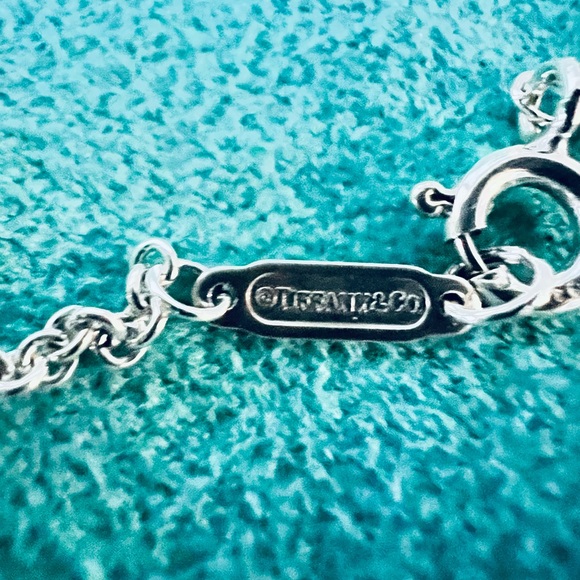 Tiffany and Co. Cutout Heart Sterling Silver pendant necklace - Picture 4 of 4